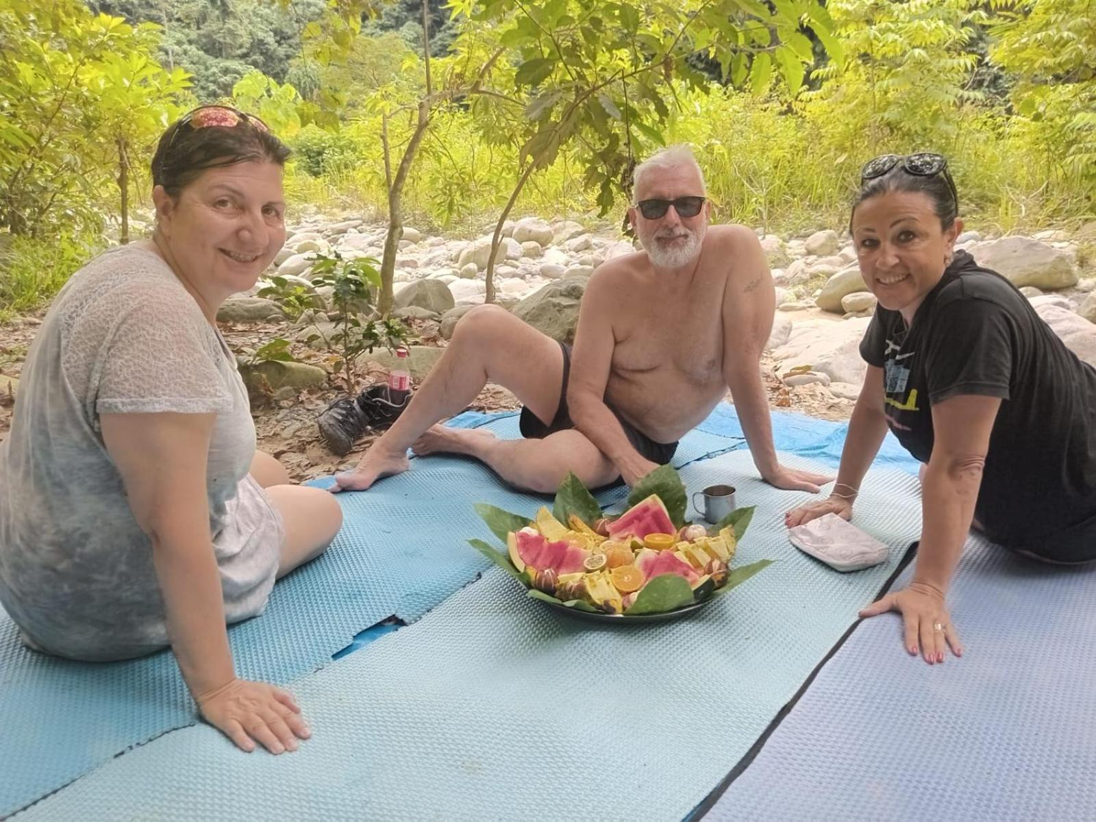 Magpie Homestay & Jungle Trekking Especially For Guest Trekking With Us Букит-Лаванг Экстерьер фото